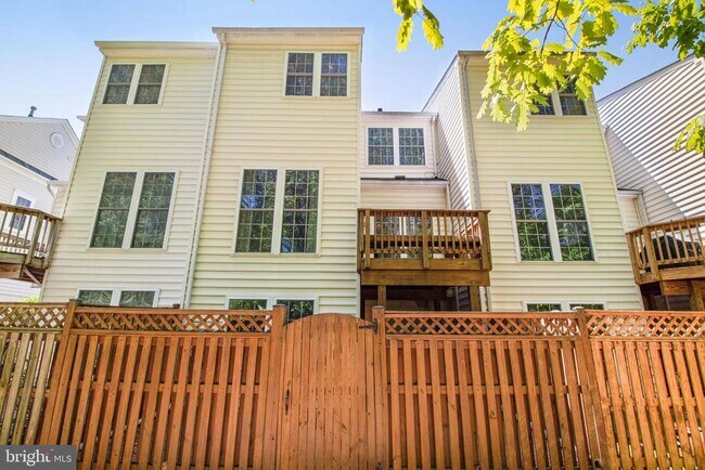 Building Photo - 4037 Fairfax Center Hunt Trail