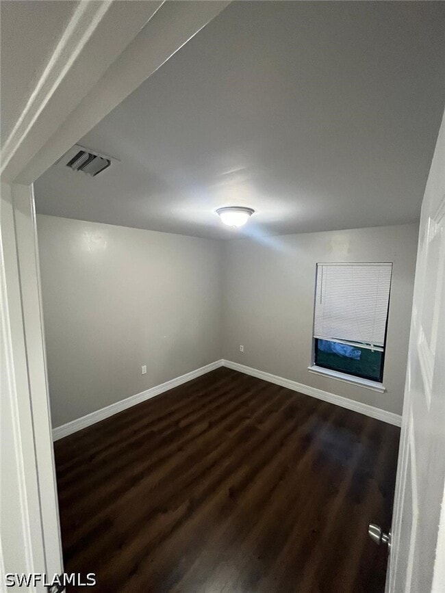 Building Photo - 742 Center Lake St