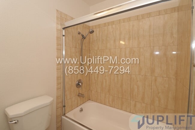 Building Photo - 4 Bedroom 2 Bath Home in the Heart of Mira Mesa.