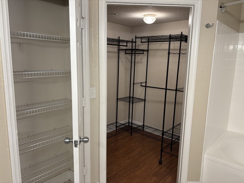 Building Photo - 206 E South St