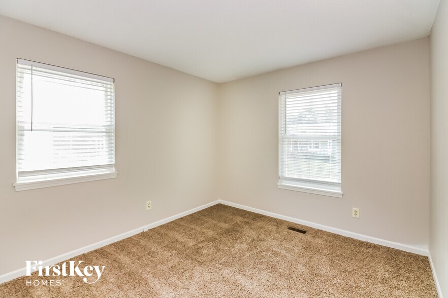 Building Photo - 616 Park Ave