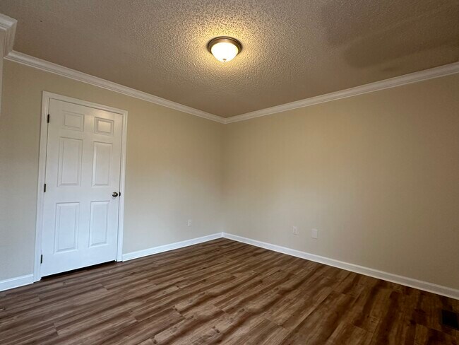 Building Photo - 328 Brookside Ct