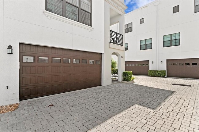 Building Photo - 224 S Audubon Ave