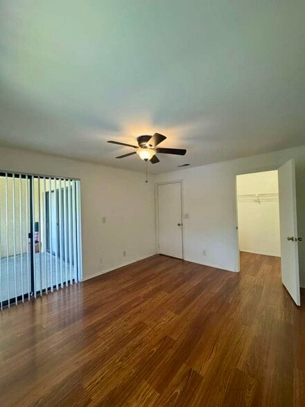 Room - 9999 Summerbreeze Dr