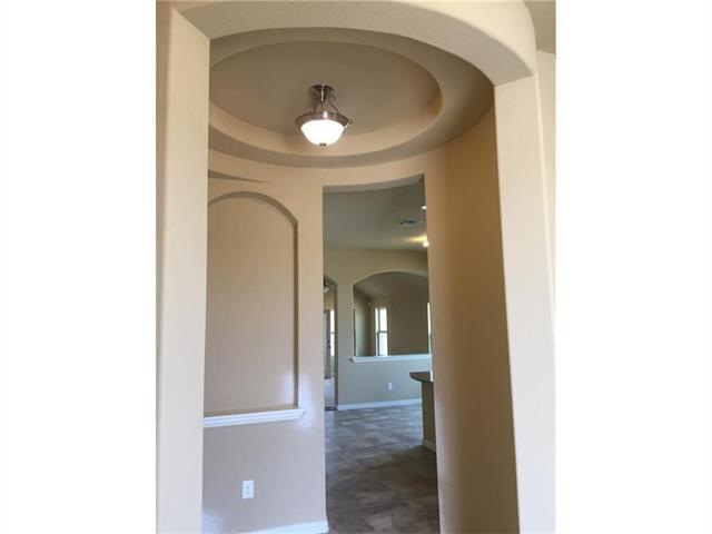 Building Photo - 928 Water Garden Cir