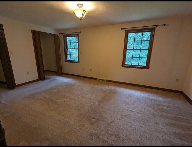 Building Photo - Charming and Convenient Townhome for Rent....