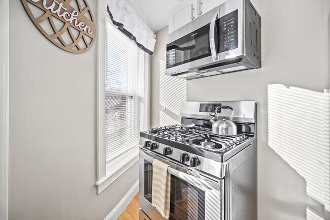 Building Photo - 600 Commercial St