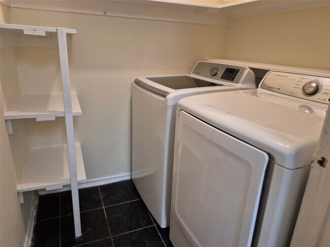 Building Photo - 10847 Braes Bend Dr