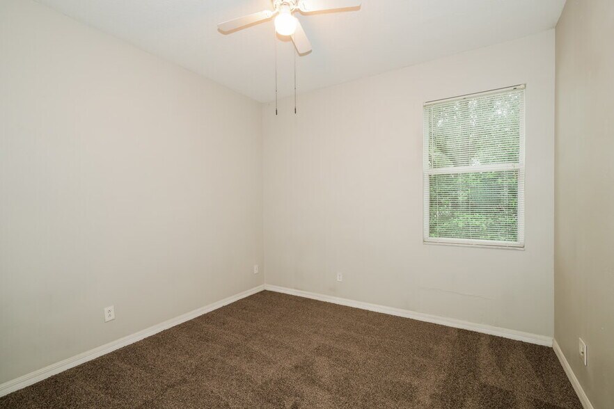 Building Photo - 15819 Stags Leap Dr