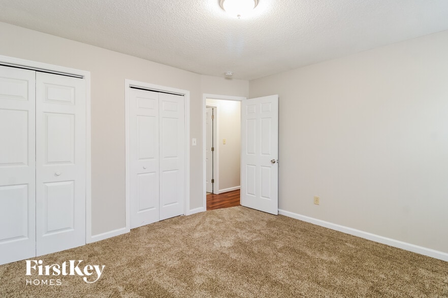 Building Photo - 3005 Manchester Dr