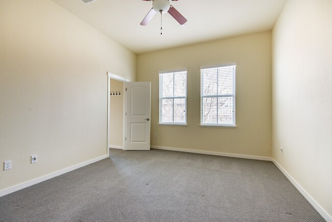 Building Photo - Walking Distance to Downtown Mountain View...