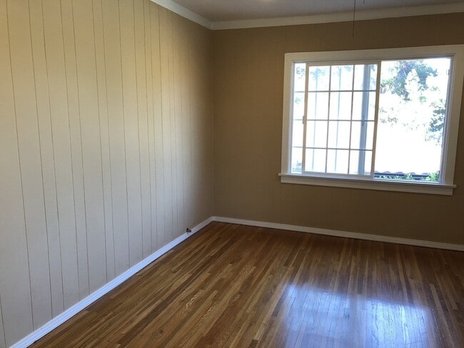 Building Photo - 507 E Cypress St