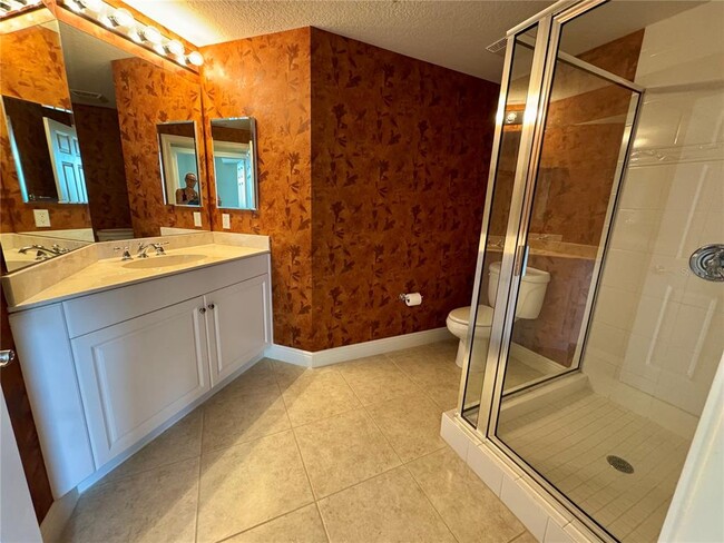 Building Photo - 800 N Tamiami Trl