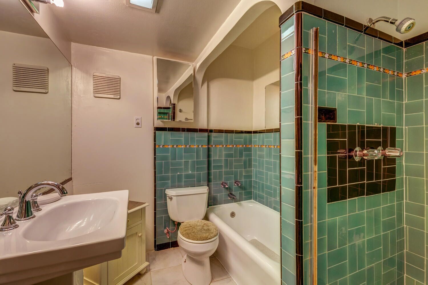 Building Photo - 1224 S Longwood Ave