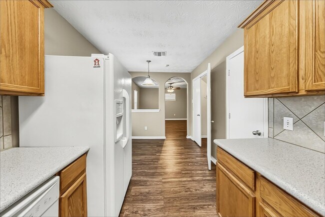 Building Photo - 5010 Deer Path Dr