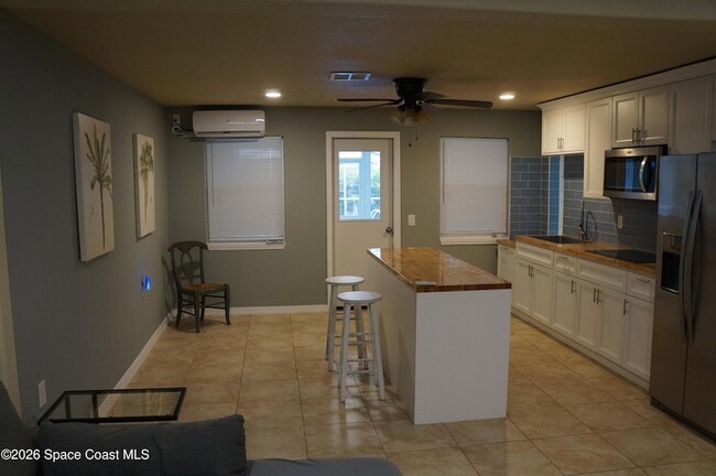 Building Photo - 483 Church St