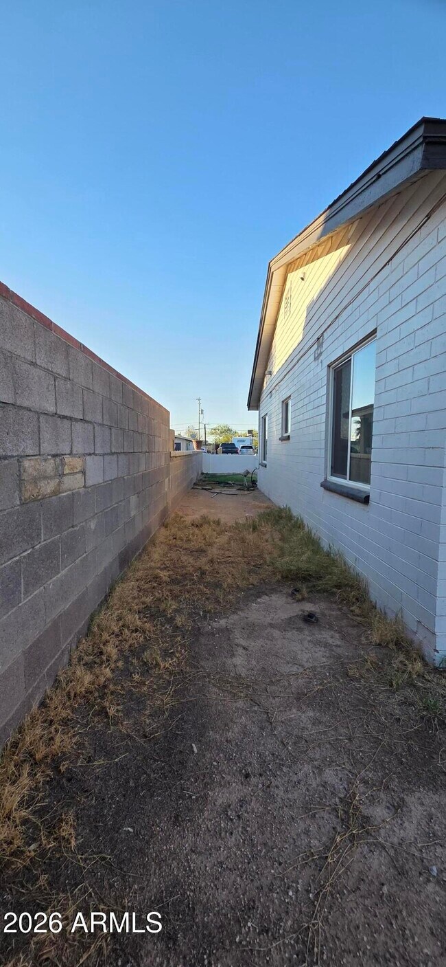 Building Photo - 119 E Hill Dr