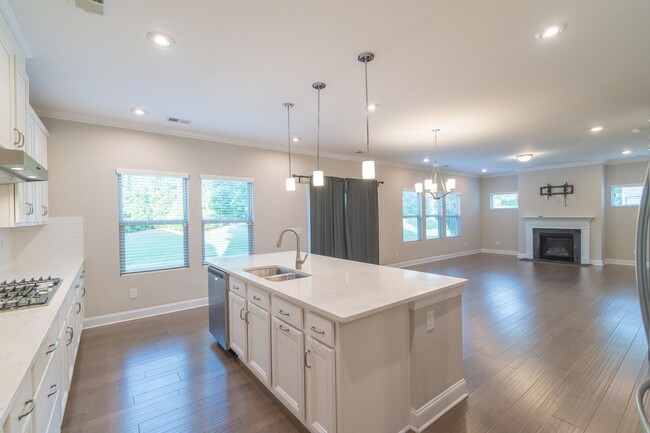 Building Photo - Spacious & Elegant 4 Bedroom Home in Fort ...