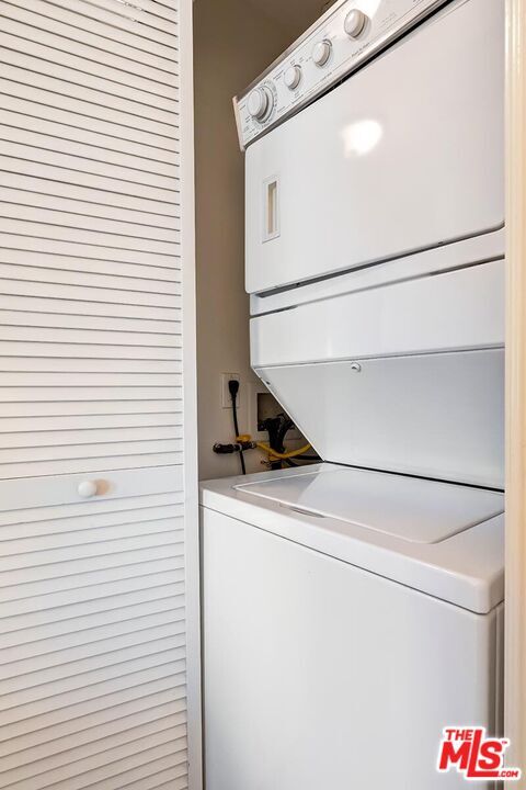 Building Photo - 7101 Playa Vista Dr