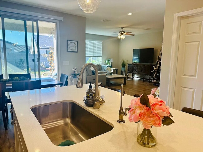 Building Photo - 10965 W Baden St