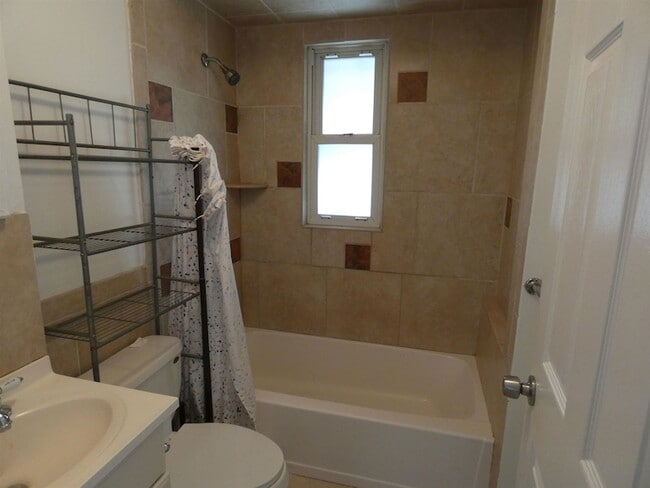 Building Photo - 26411 Belanger St