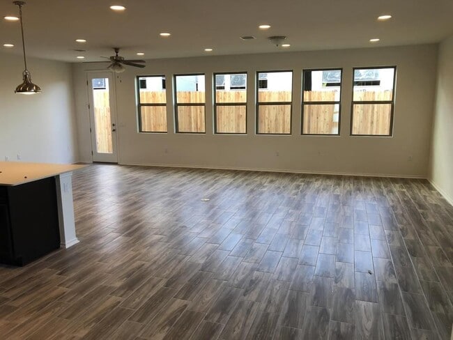 Building Photo - 1910 Crimson Rosella Trl