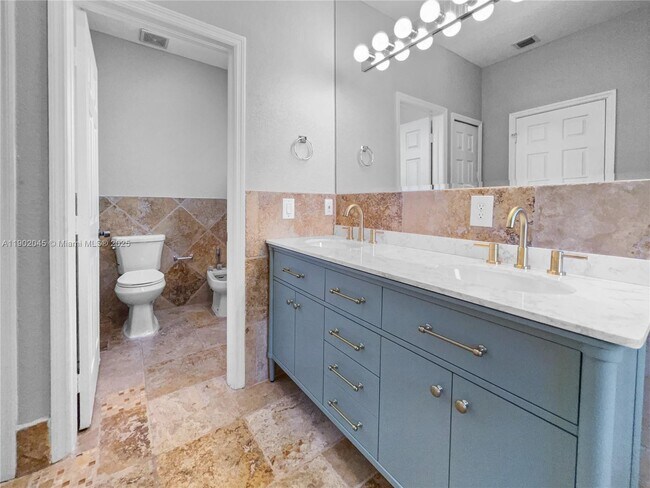 Building Photo - 1736 NE 9th Dr