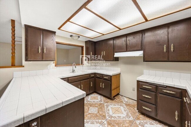 Building Photo - 16653 Mallory Dr