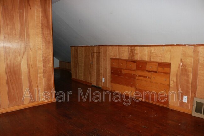 Building Photo - 740 E 254th St