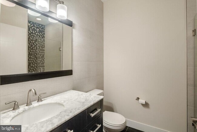 Building Photo - 1305 Locust St