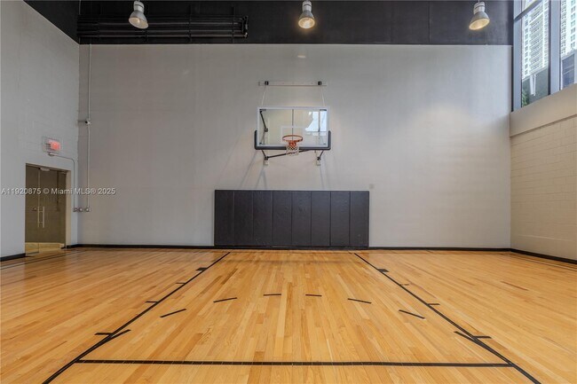 Building Photo - 1010 Brickell Ave