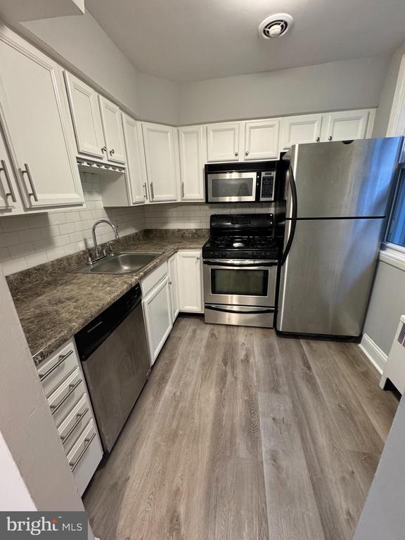 Building Photo - 928 Durard St
