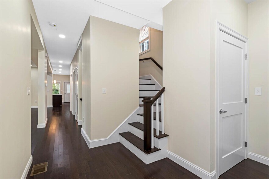 Building Photo - 75 Winchester St