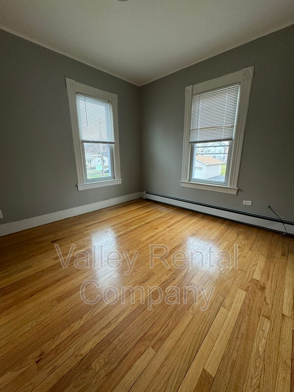 Building Photo - 86 Bridge St