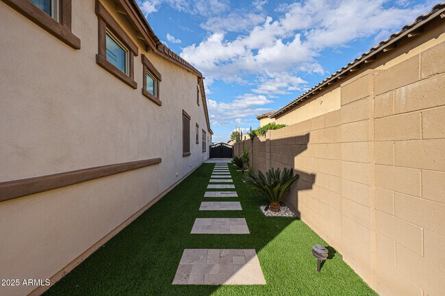 Building Photo - 2351 E Cherrywood Pl