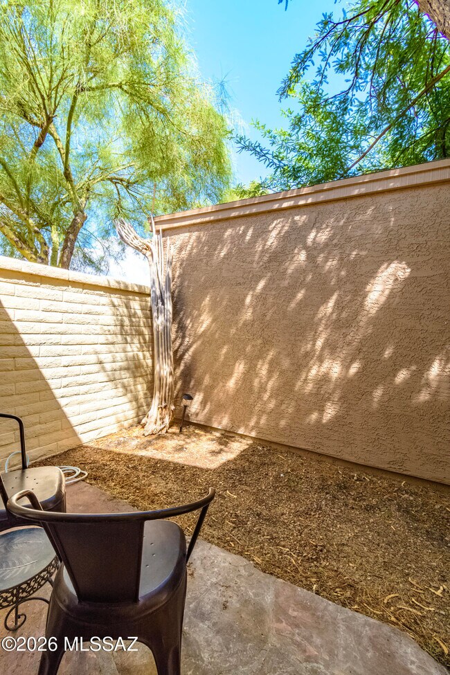 Building Photo - 2549 N Palo Santo Dr