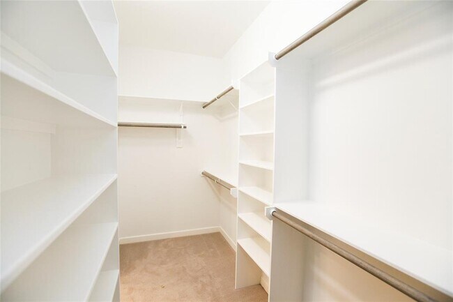 Building Photo - 4820 Caroline St