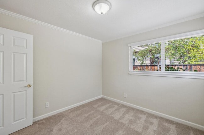 Building Photo - 309 Walsh Rd