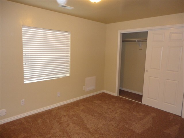 Building Photo - 7489 S Valley Maple Dr