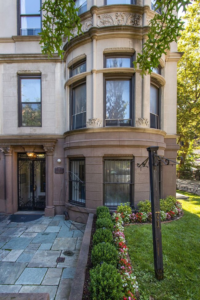 Building Photo - 71 8th Ave