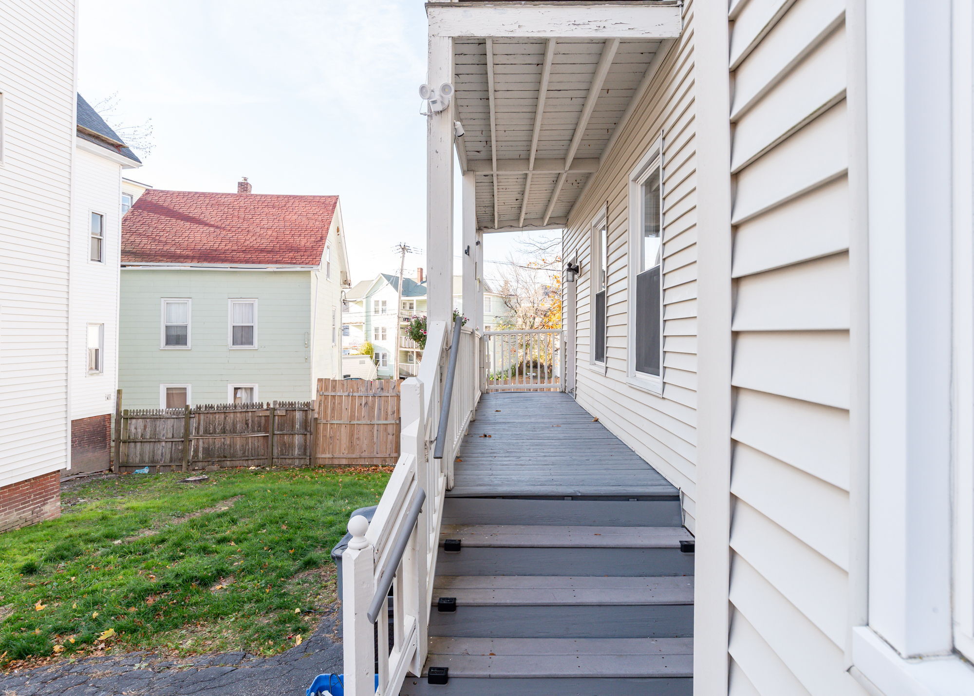 Building Photo - 18 College St