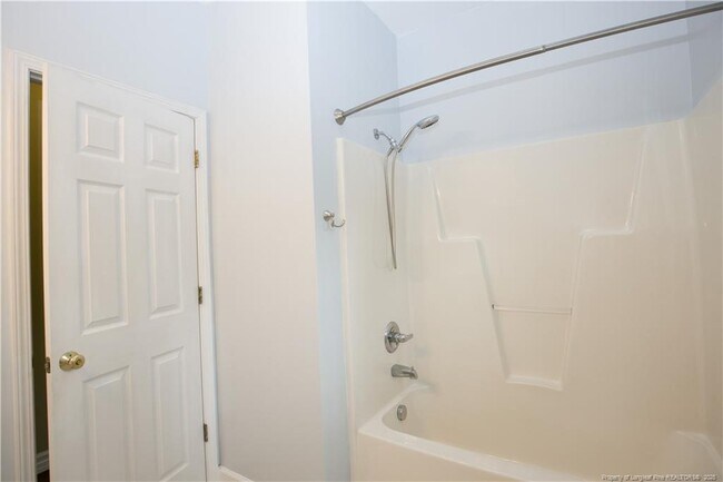 Building Photo - 110 Willow Creek Ln