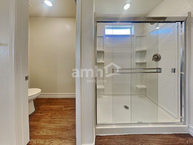 Building Photo - 5843 Petronius St