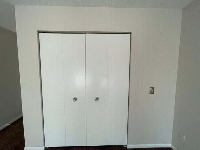 Building Photo - For Lease / Rent