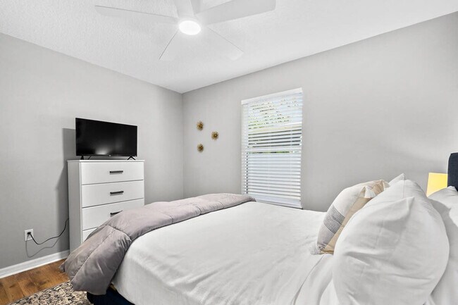 Building Photo - 20 Pearl St