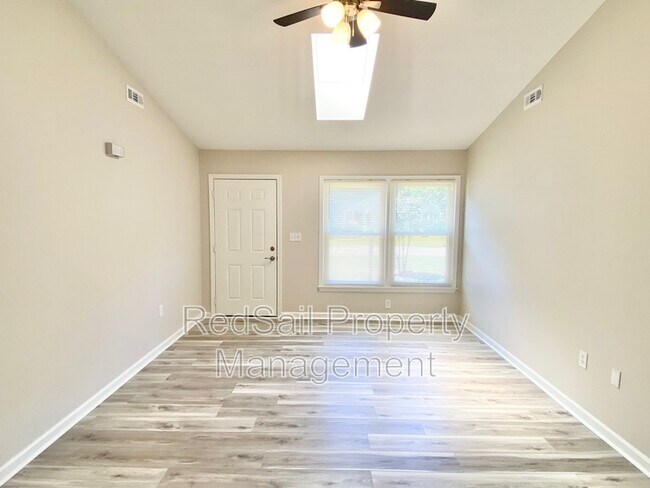Building Photo - 39 Whites Ln