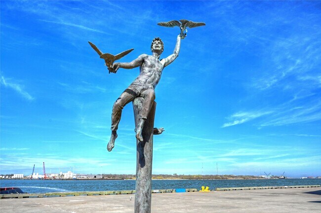 Building Photo - 1927 Harborside Dr