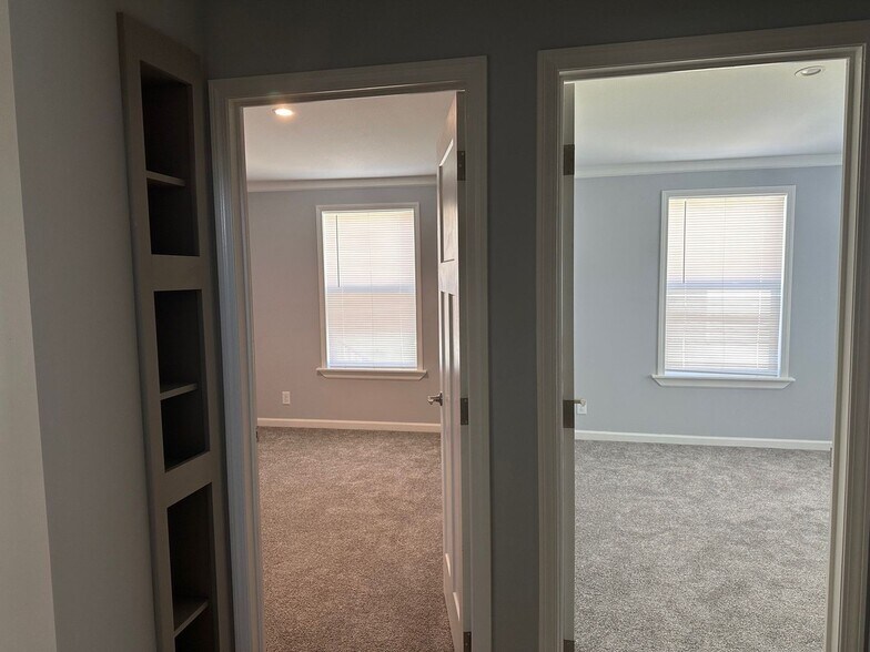 Building Photo - 15591 Charmwood Dr