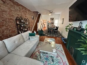 Building Photo - Old charm mixed with new finishes. Beautif...