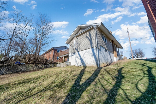 Building Photo - 1127 Cecelia Ave